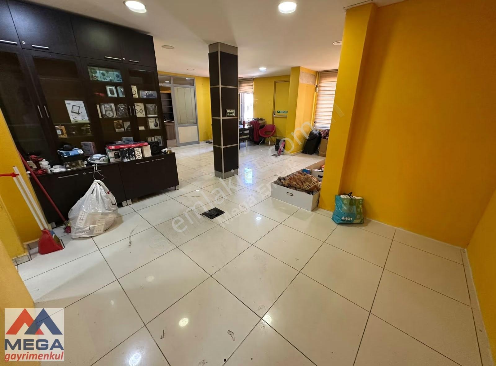 Rıhtımda Kadıköy Palas İş Hanında Ofis