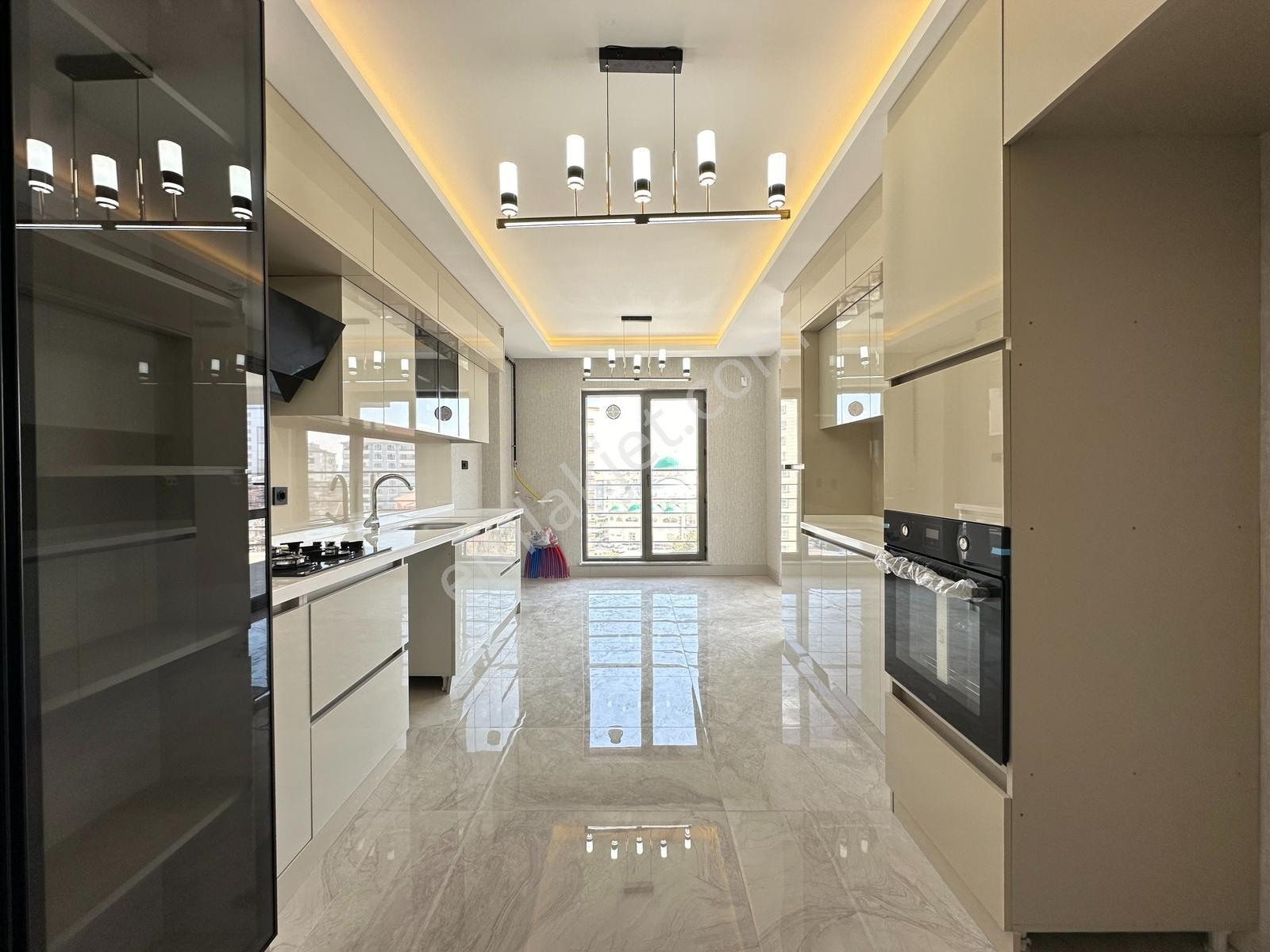 Göktaş'tan█ Ultra Lüx Sitede Ara Kat K.garajlı 190 M2 4+1 Daire - Görsel 4