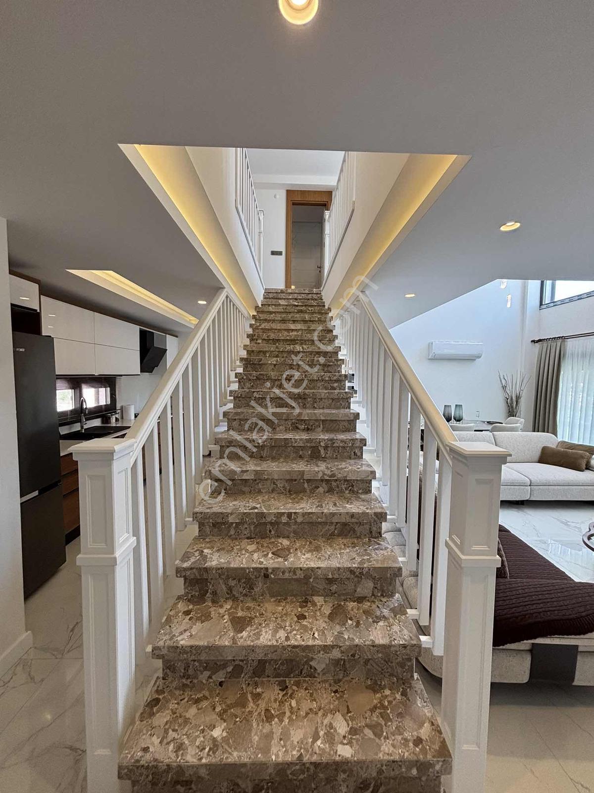 Kuşadası Karaovada Müstakil Geniş Bahçeli 3+1 Villa - Görsel 4