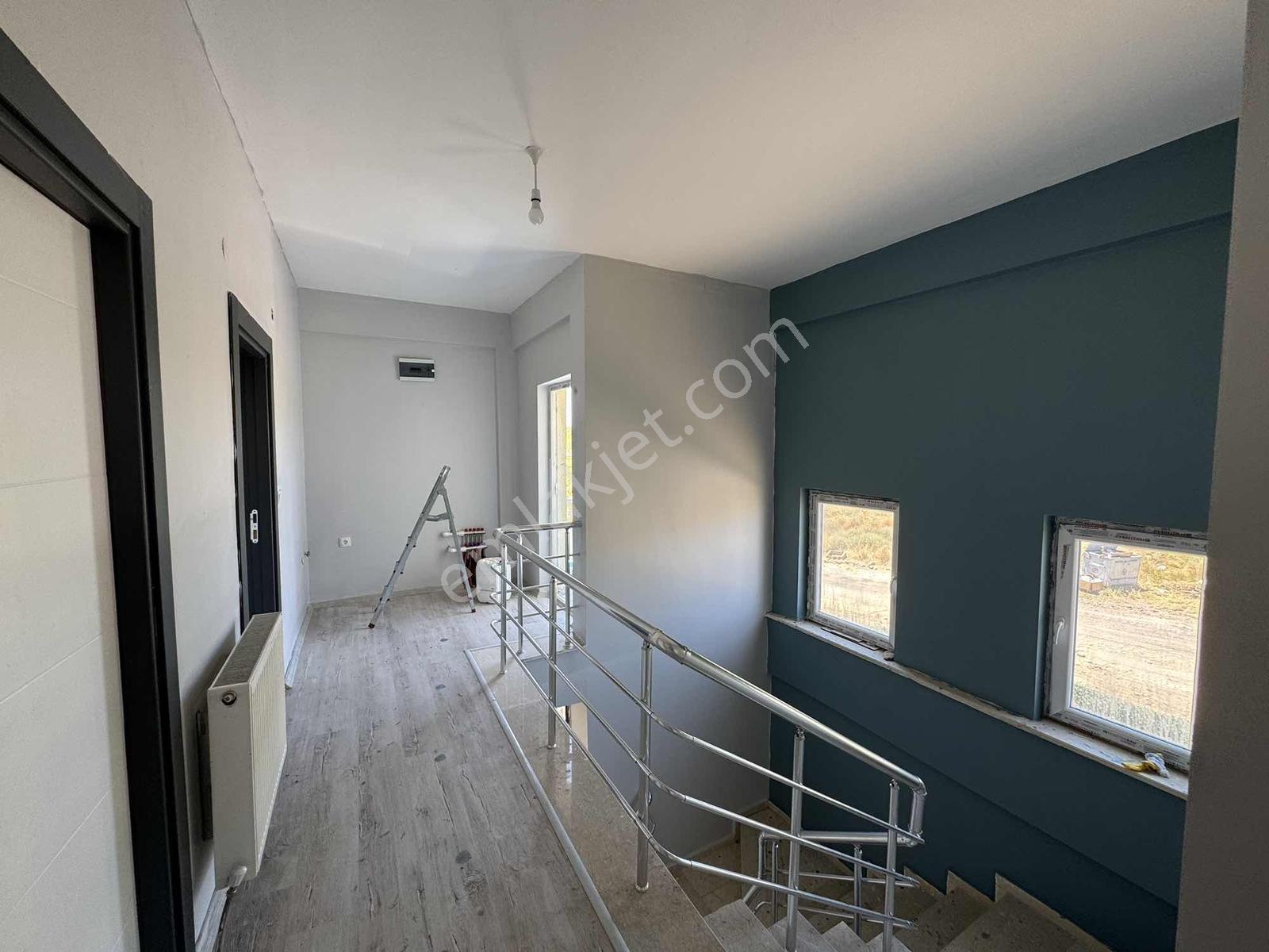 Terziköy Villalarında Satılık Bağımsız Girişli Villa