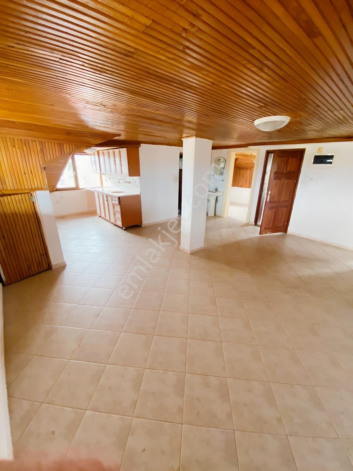 Toparlarda 3+1 Çatı Katı Göl Manzaralı Daire - Görsel 3