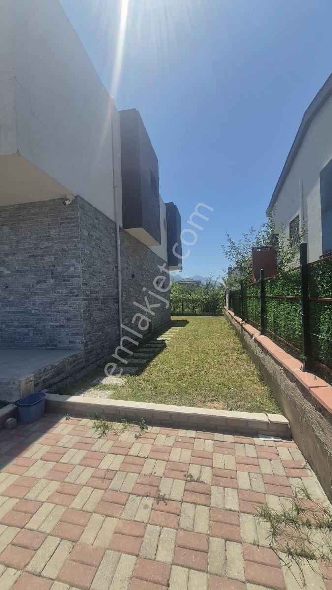 Kuşadası Güzelcamlıda 4+1 Villa Tek Müstakil 420m2 Arsa - Görsel 12