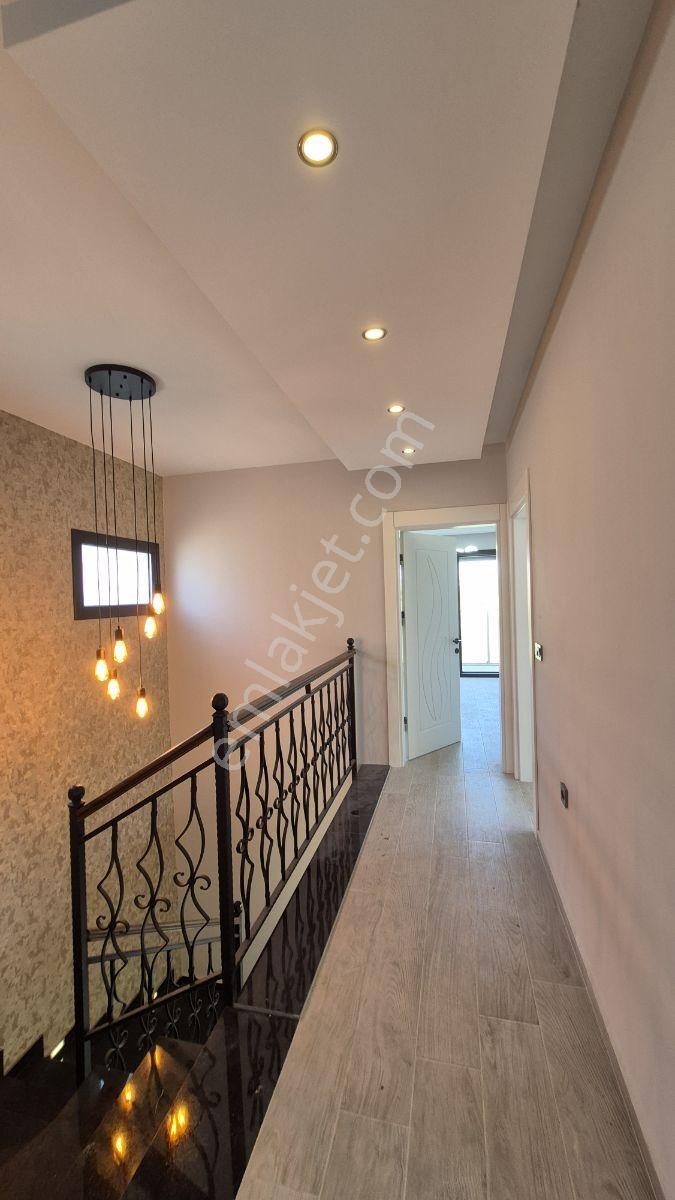 Kuşadası Güzelcamlıda 4+1 Villa Tek Müstakil 420m2 Arsa - Görsel 19