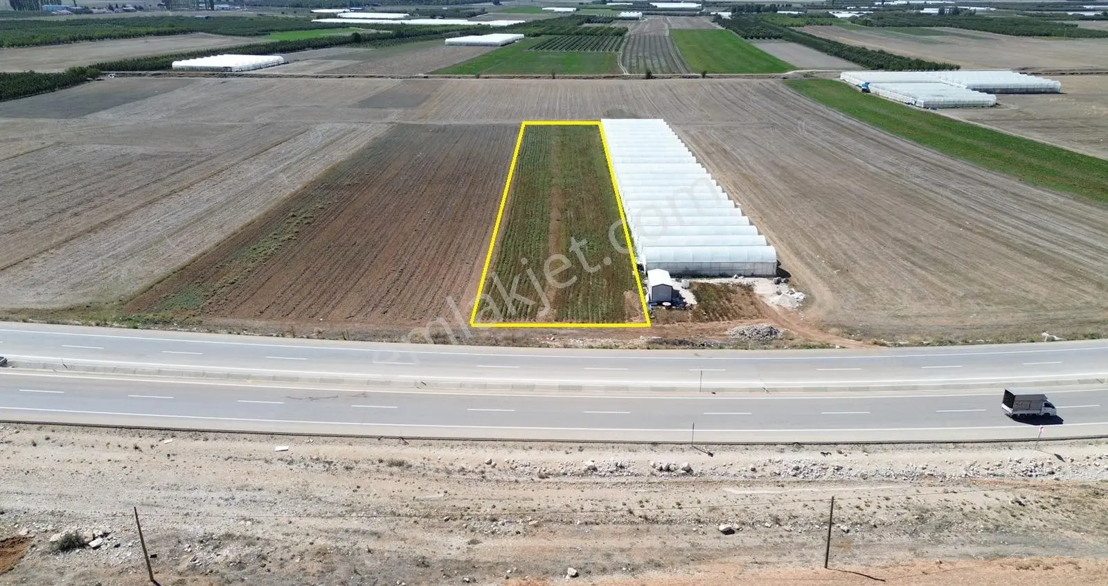 Vıp Gayrimenkul' Den 4500 M² Yakaçiftlik Anayol Kenarı Arazi - Görsel 4