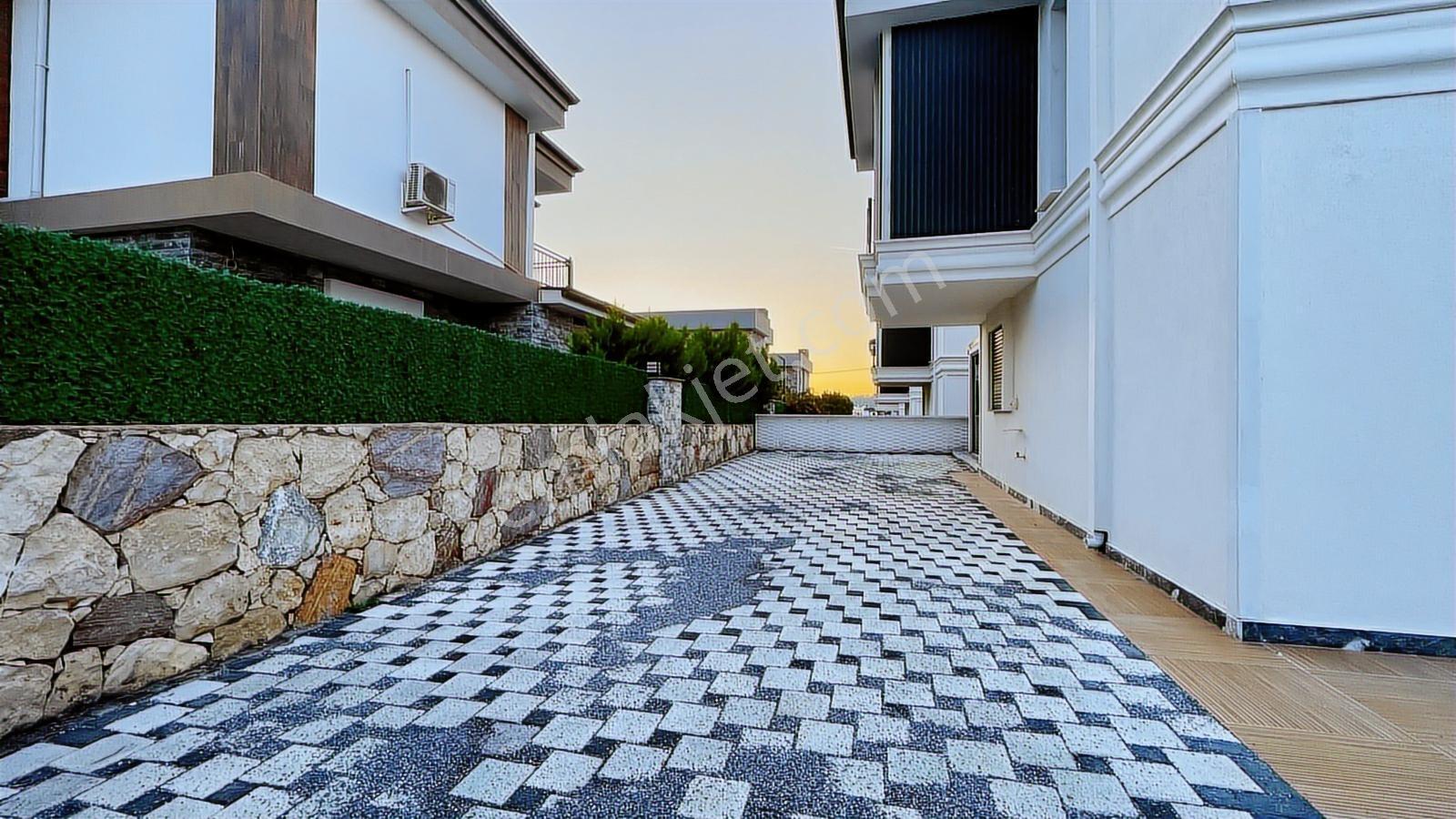 Didim Akbükte Satılık Köşe Başı Müstakil Havuzlu Villa - Görsel 3