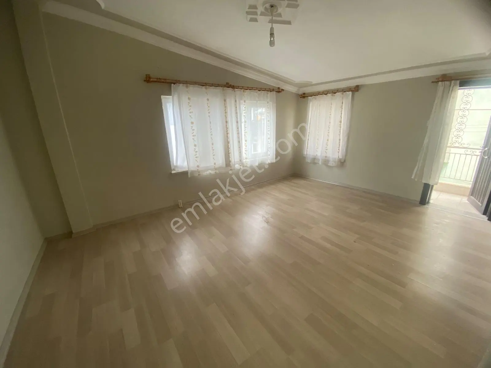 Meydankavağı'nda - Emsalsiz Genişlikte 3+1 Kiralık Daire - Görsel 2