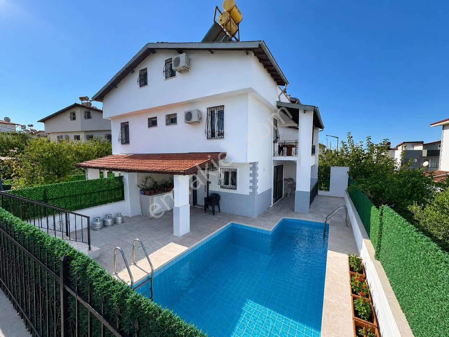 Kuşadasında Özel Havuzlu 4+1 Denize Yakın Villa