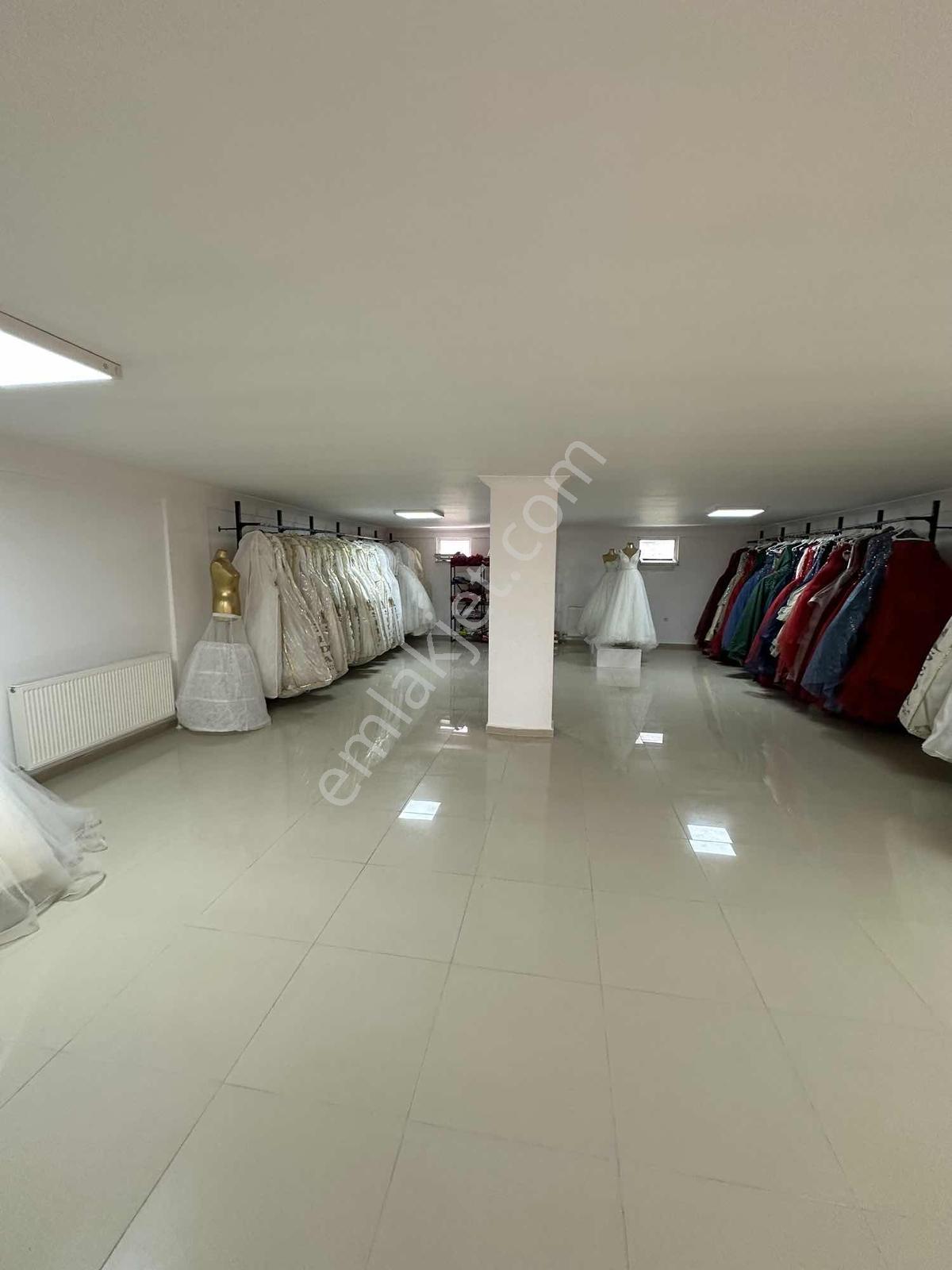 Devren Satılık Gelinlik Mağazası | 10 Yıllık Kurulu Düzen 480m2 - Görsel 32