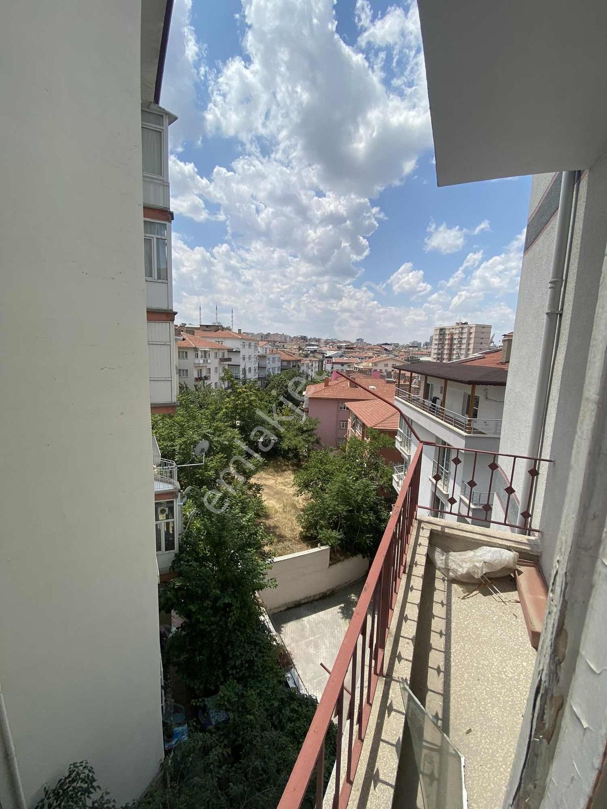 Kolej Aydoğmuş Sokakta 2+1 Satılık Daire - Görsel 8
