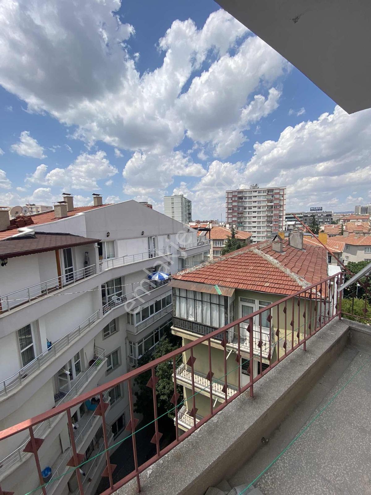 Kolej Aydoğmuş Sokakta 2+1 Satılık Daire - Görsel 9