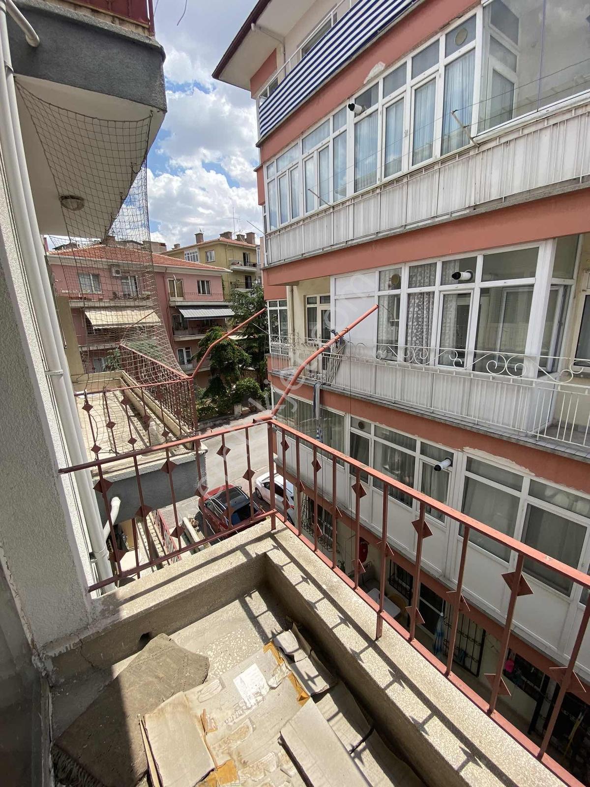 Kolej Aydoğmuş Sokakta 2+1 Satılık Daire - Görsel 18