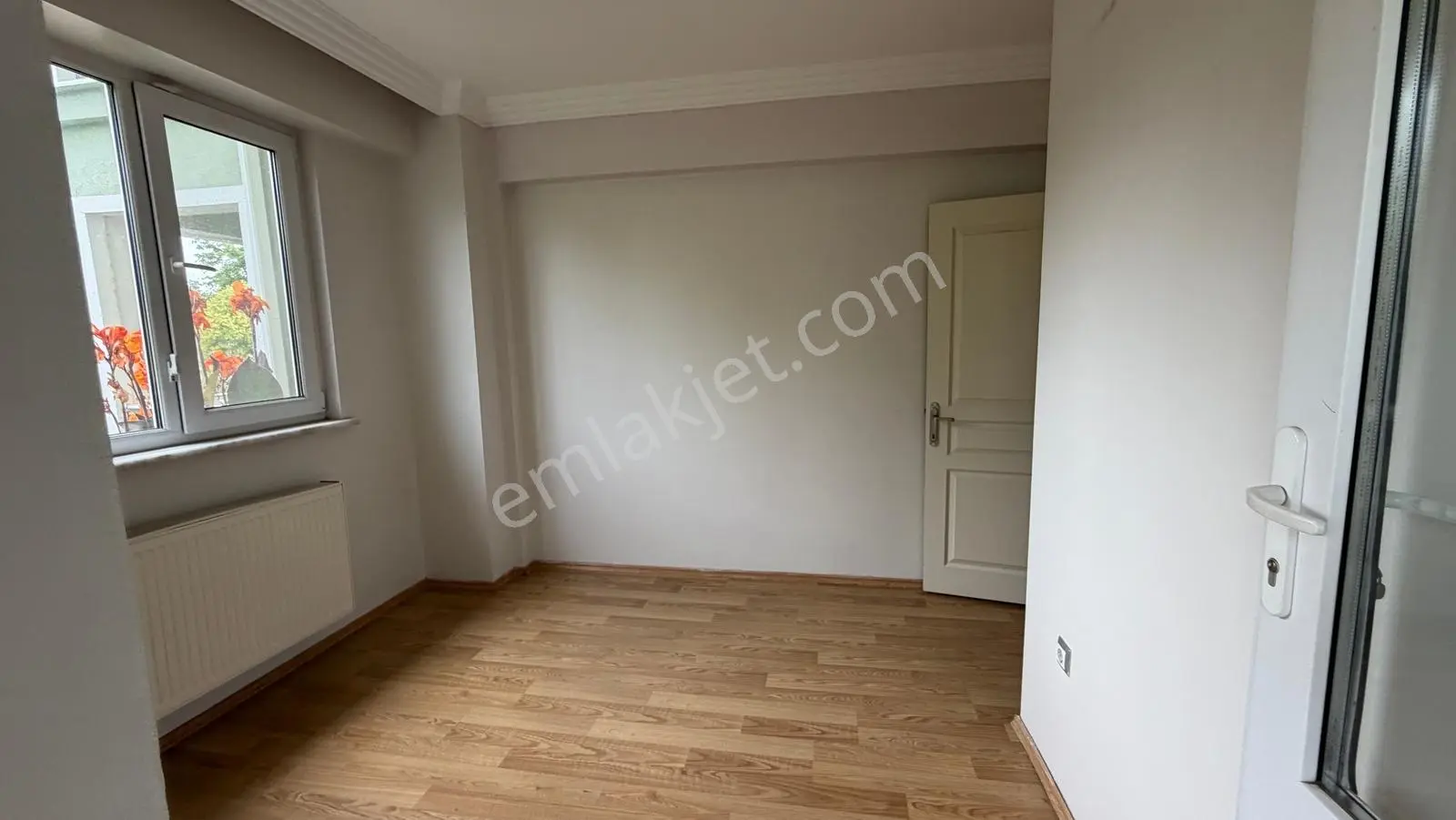 Serdivan'da Satılık: Panorama Sitesi, Havuzlu, Bahçeli 3+1 Daire - Görsel 4