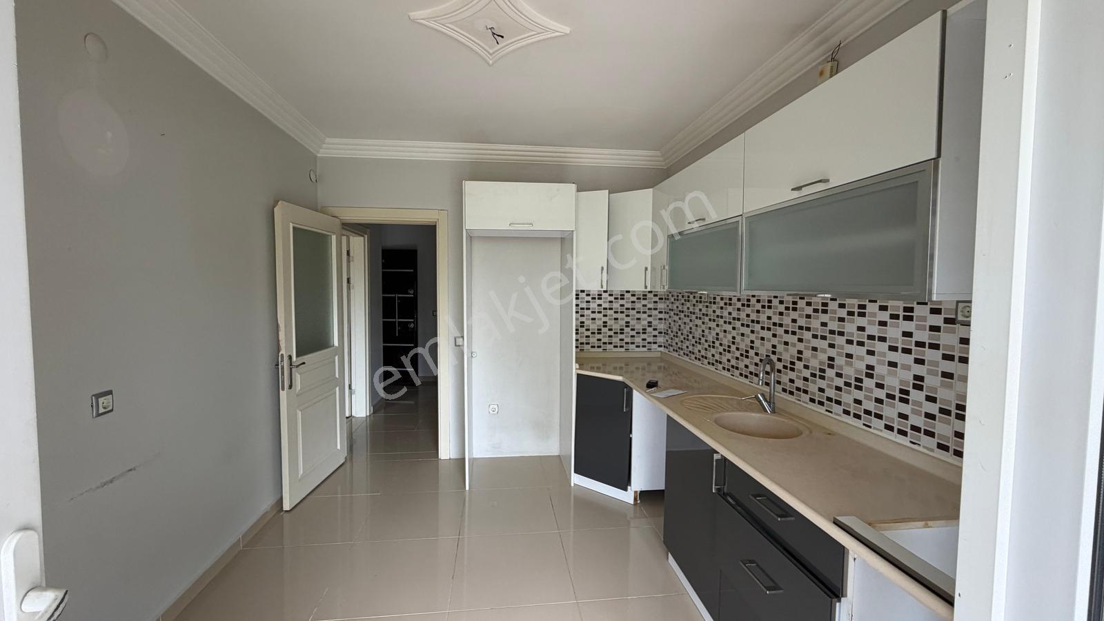 Serdivan'da Satılık: Panorama Sitesi, Havuzlu, Bahçeli 3+1 Daire - Görsel 11