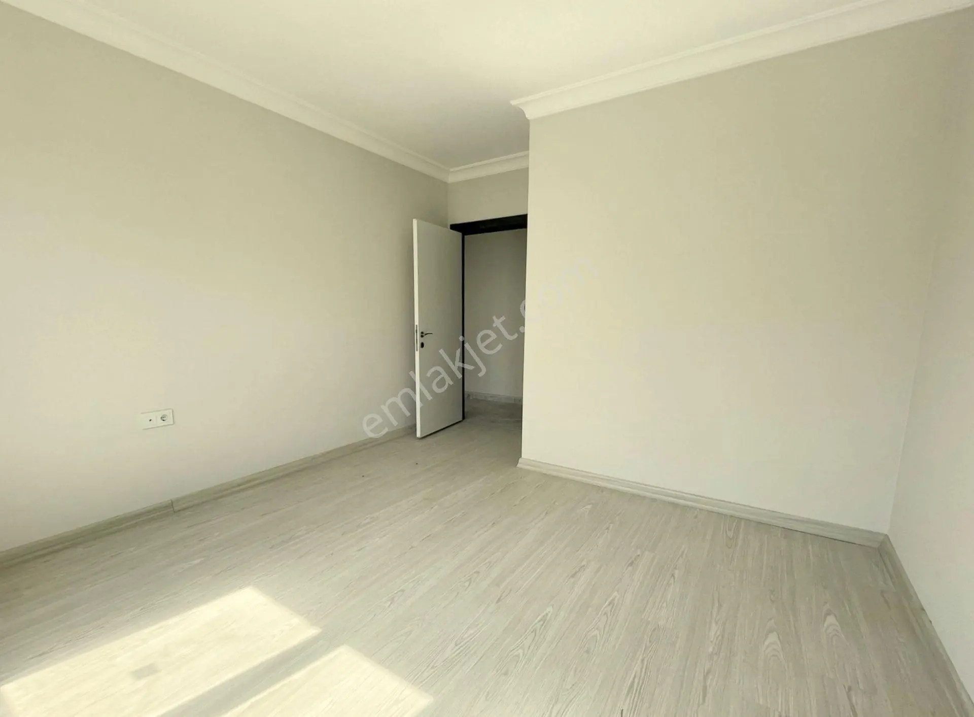 Mertcan'dan Havuzlu Güvenlikli Lüks Sitede Ara Kat 2+1 Daire - Görsel 8