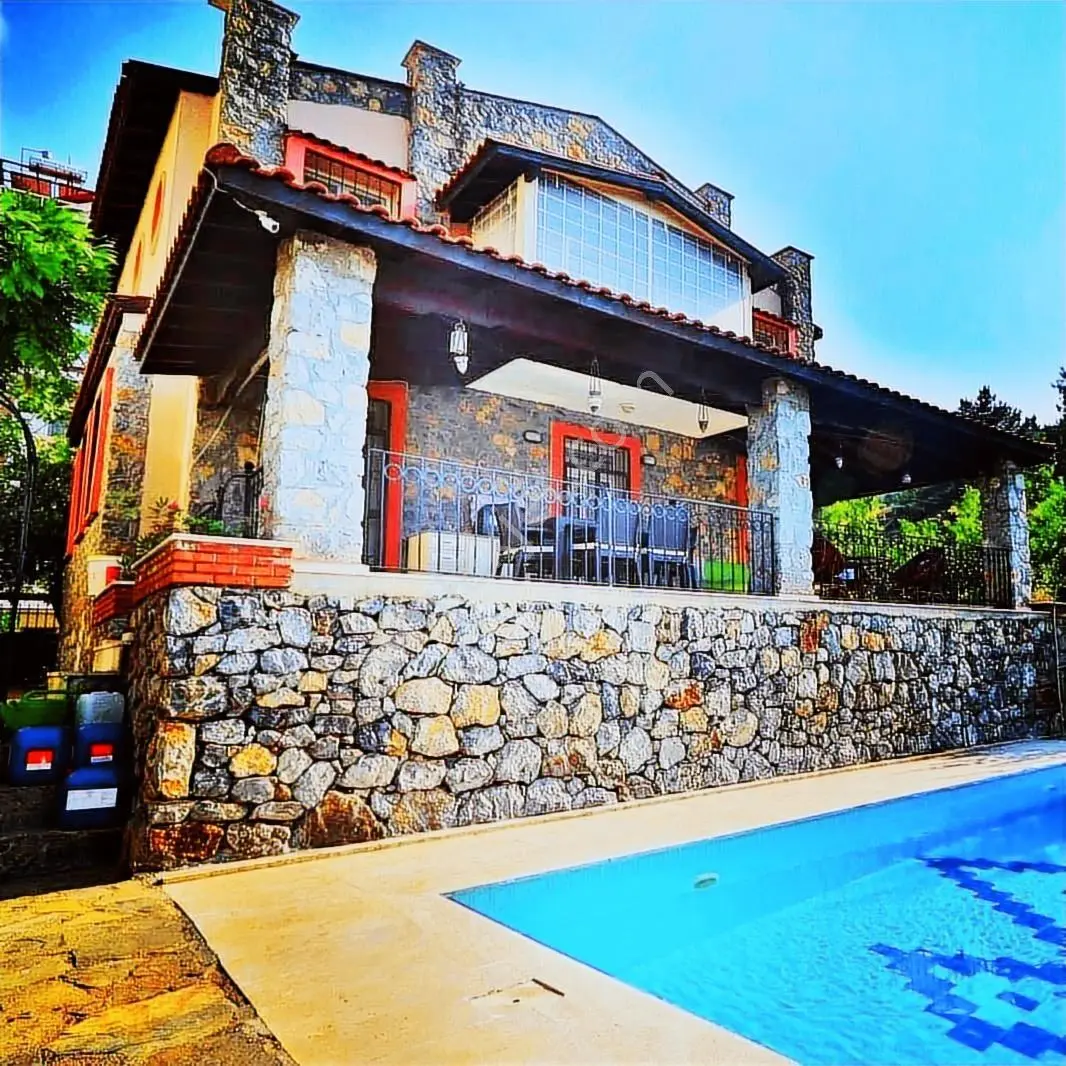 Fethiye Merkezde Manzaralı Taş Villa & Dev Yatırım Fırsatı!