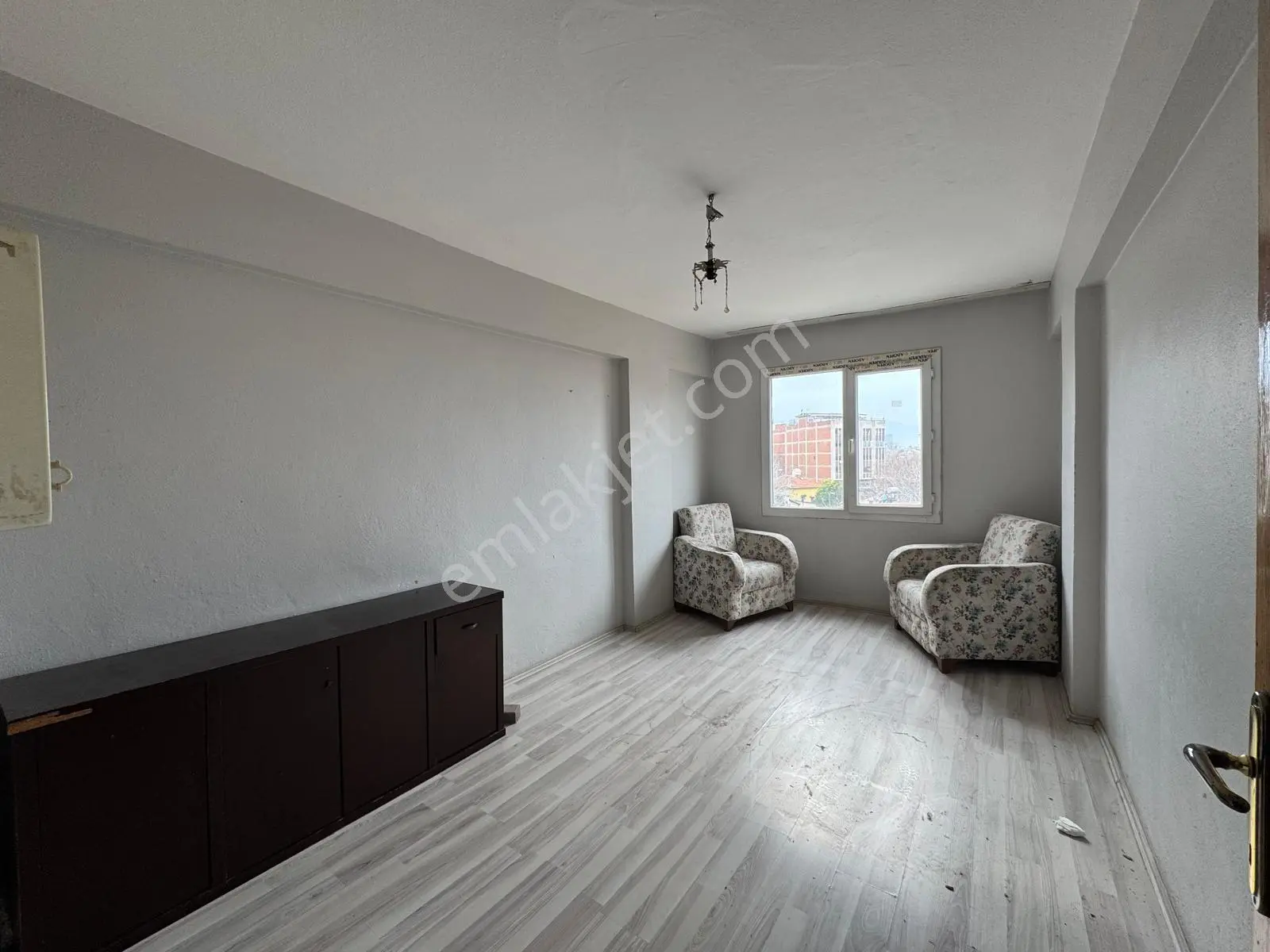 Salihli Atatürk İlkokulu Karşısında Kiralık 3+1 Ara Kat Daire - Görsel 3