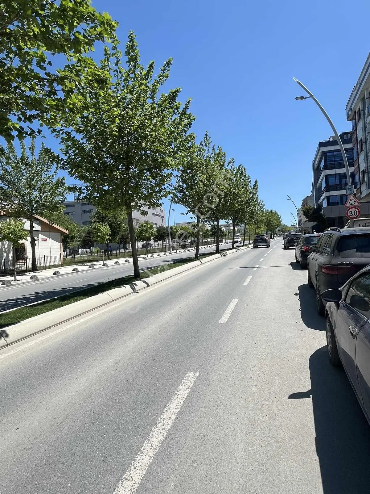 Selçuklu Caddesine Cephe Ana Caddede 225 M2 Satılık Dükkan