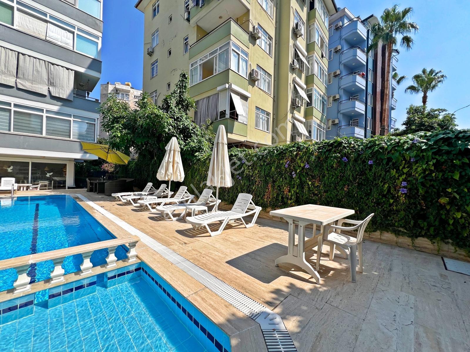 Alanya Merkezde Satılık 2+1 Masrafsız Lüks Eşyalı Havuzlu Daire - Görsel 13