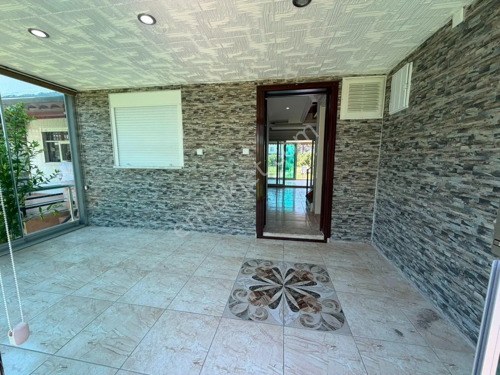 Denize 100 Metre, Havuzlu Site İçinde Kiralık Tripleks Villa - Görsel 4