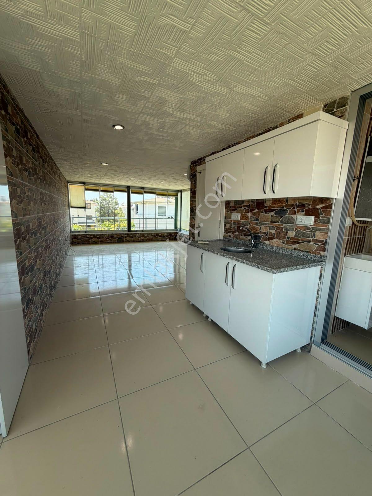 Denize 100 Metre, Havuzlu Site İçinde Kiralık Tripleks Villa - Görsel 2