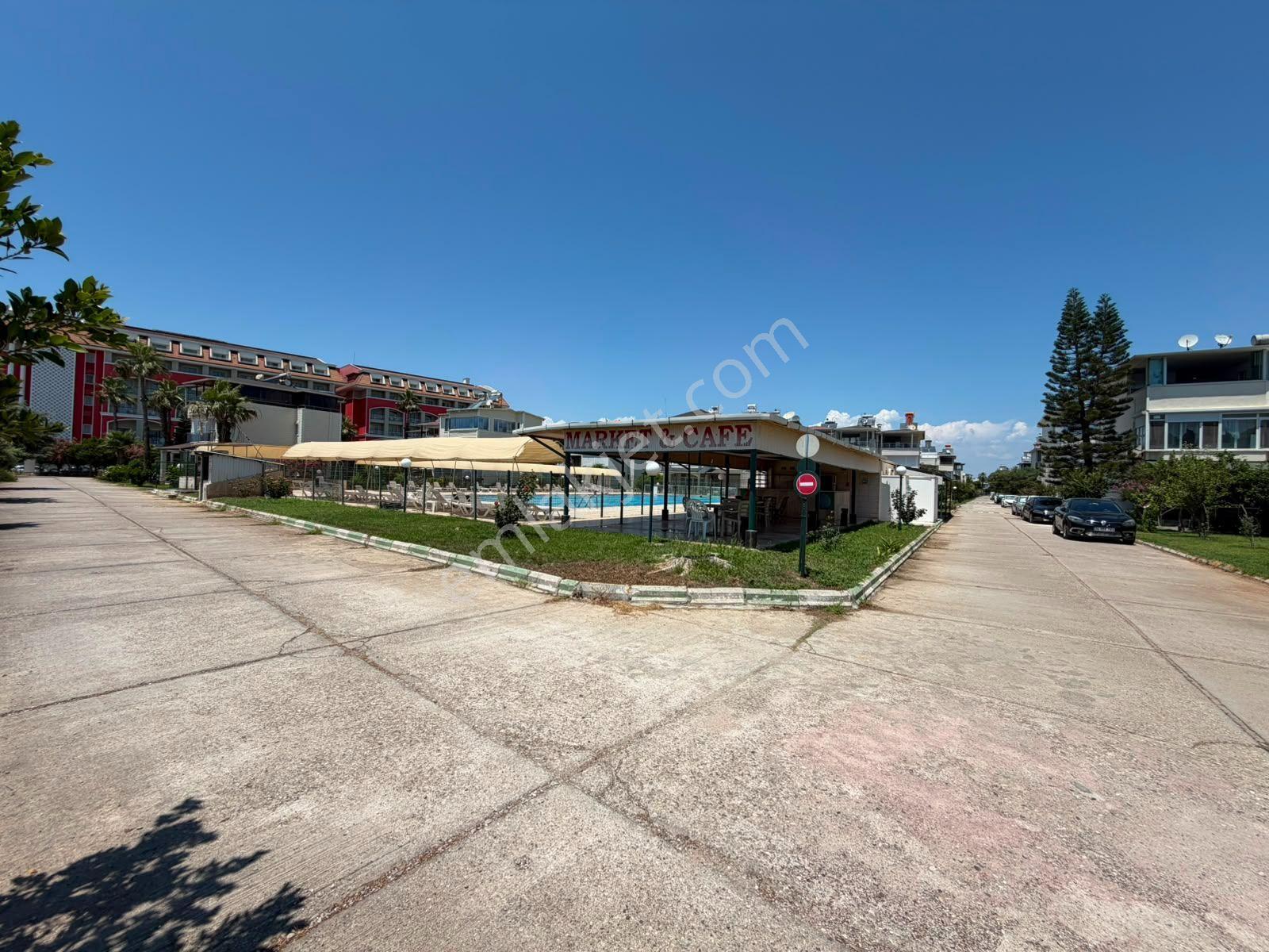 Denize 100 Metre, Havuzlu Site İçinde Kiralık Tripleks Villa - Görsel 35