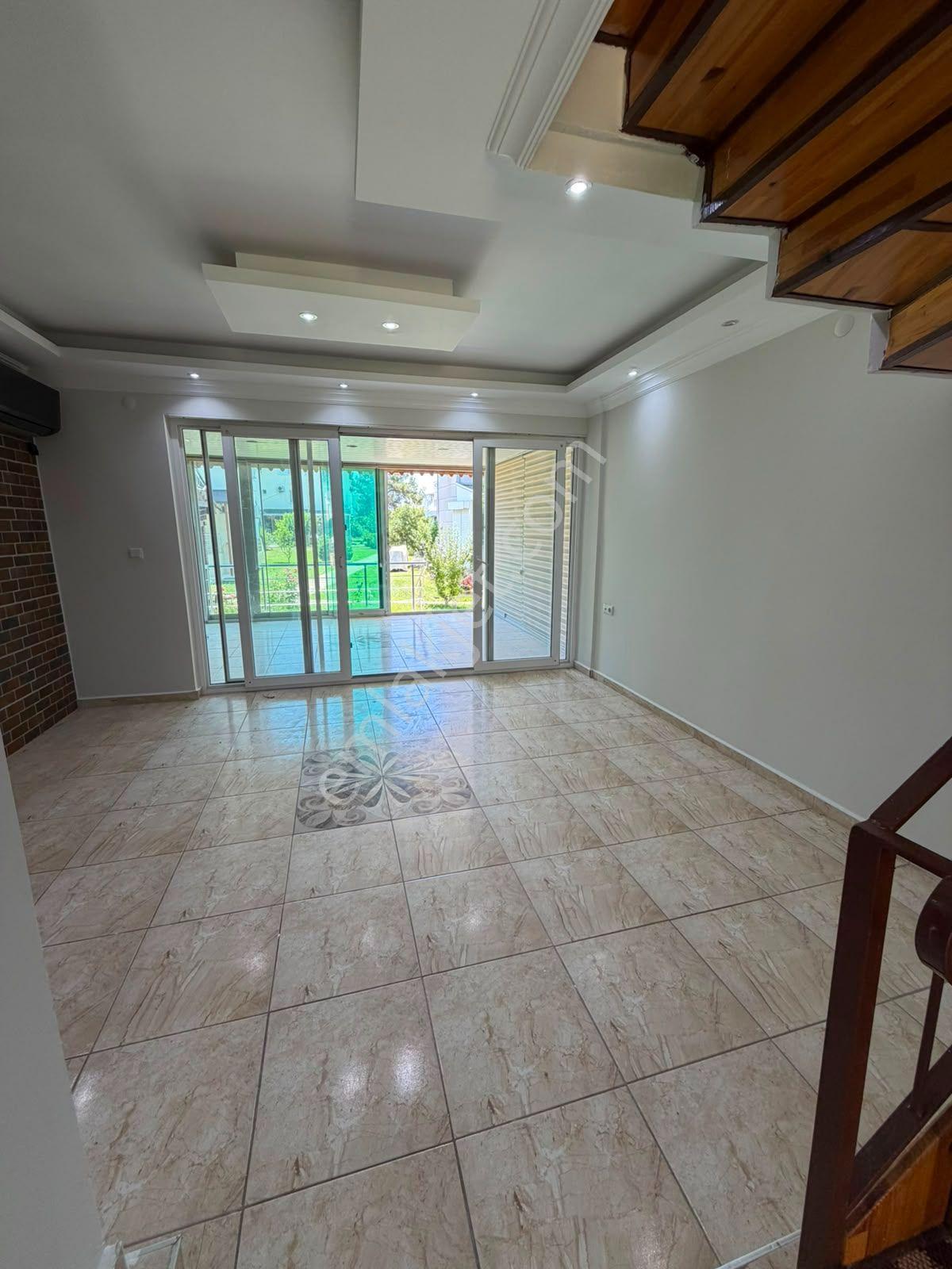 Denize 100 Metre, Havuzlu Site İçinde Kiralık Tripleks Villa - Görsel 24