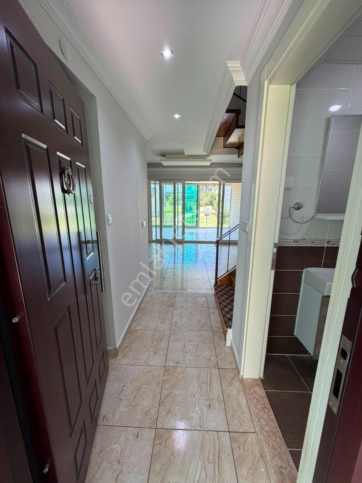 Denize 100 Metre, Havuzlu Site İçinde Kiralık Tripleks Villa - Görsel 11
