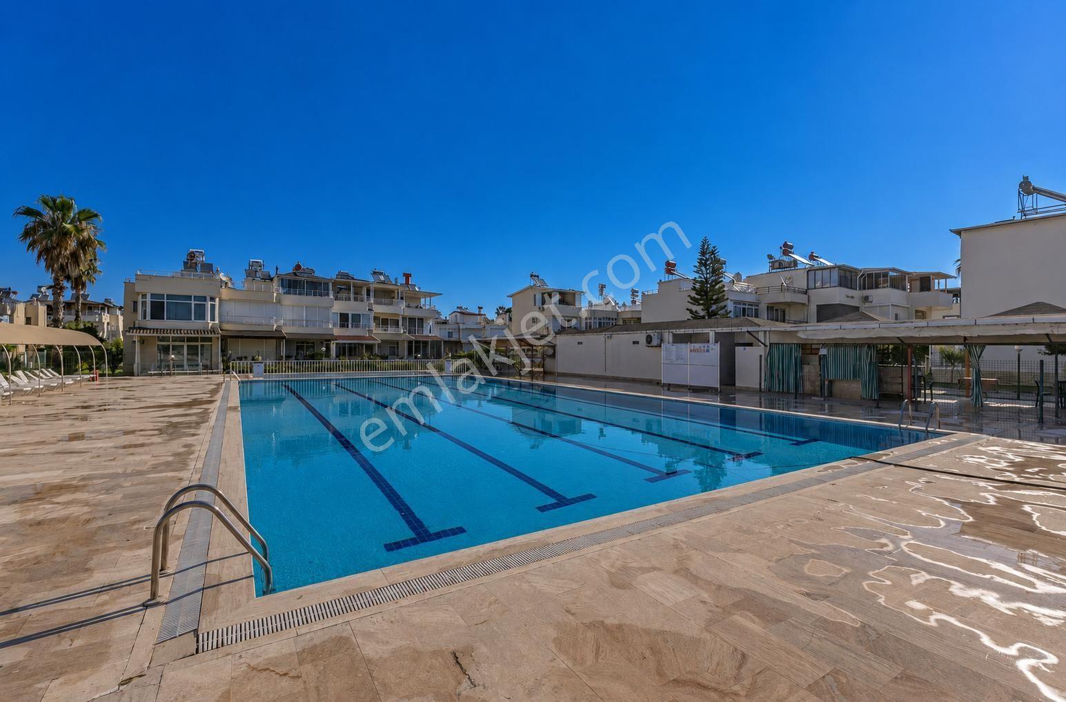 Denize 100 Metre, Havuzlu Site İçinde Kiralık Tripleks Villa - Görsel 7