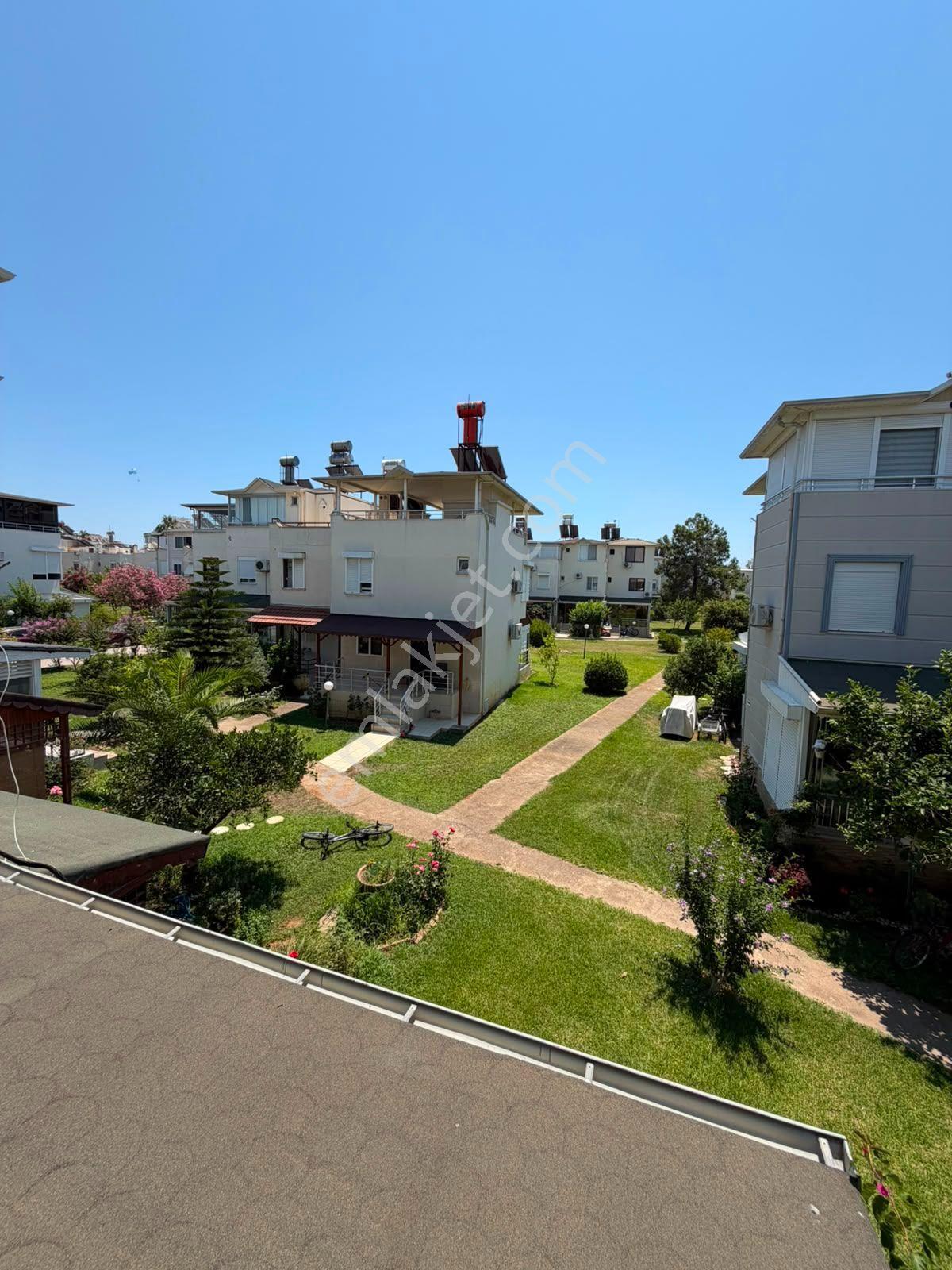 Denize 100 Metre, Havuzlu Site İçinde Kiralık Tripleks Villa - Görsel 5