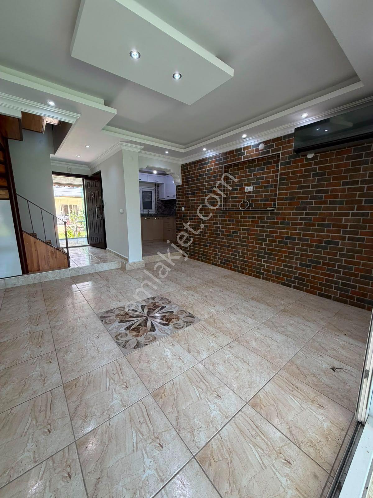 Denize 100 Metre, Havuzlu Site İçinde Kiralık Tripleks Villa - Görsel 18