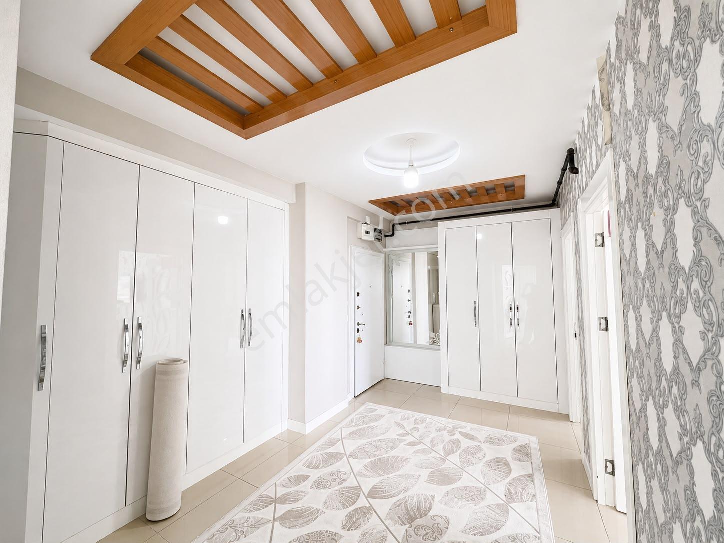Fabrika Mahallesi'nde 2 Daire Üzeri Ara Kat Büyük Metrajlı 3+1 Daire - Görsel 8