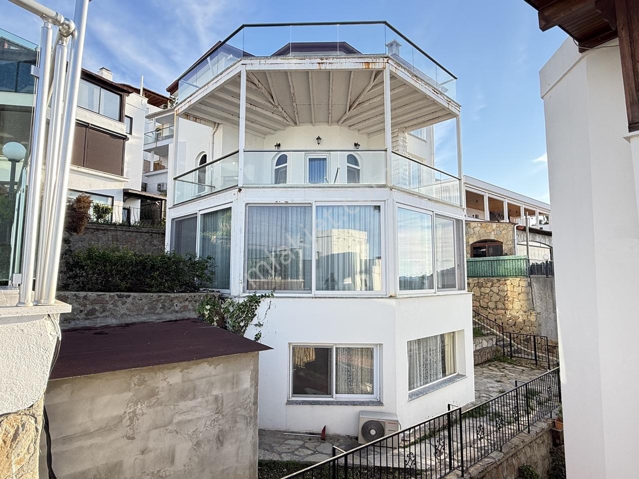Yalıkavak'ta, Her Katından Deniz Manzara Bahçeli Müstakil Villa - Görsel 17