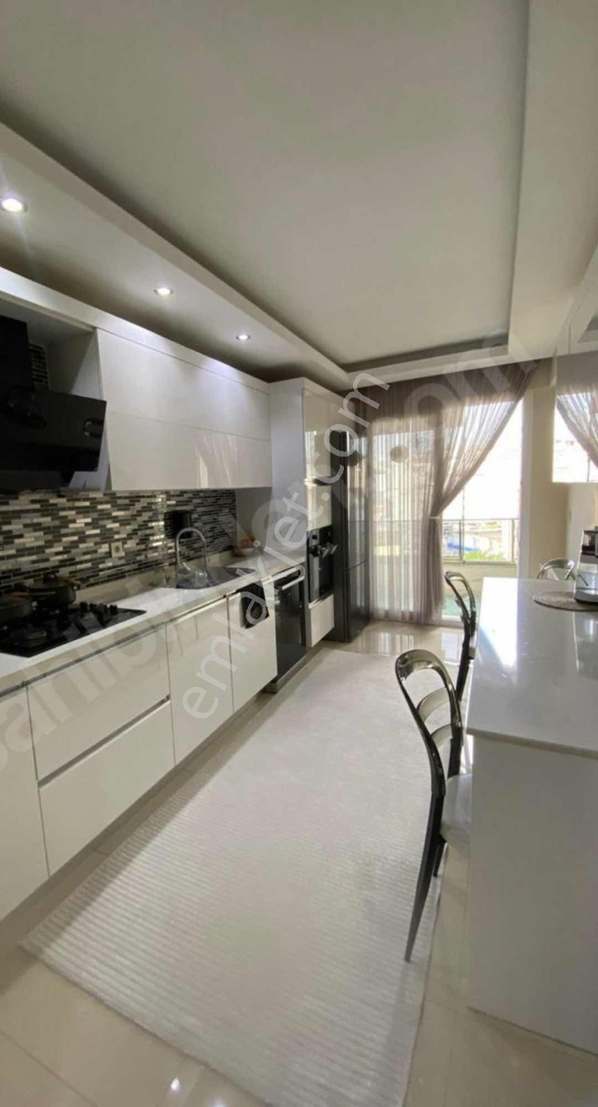 Sevgi Mah Nezih Semtinde Site İçinde Kiralık 3+1 Daire