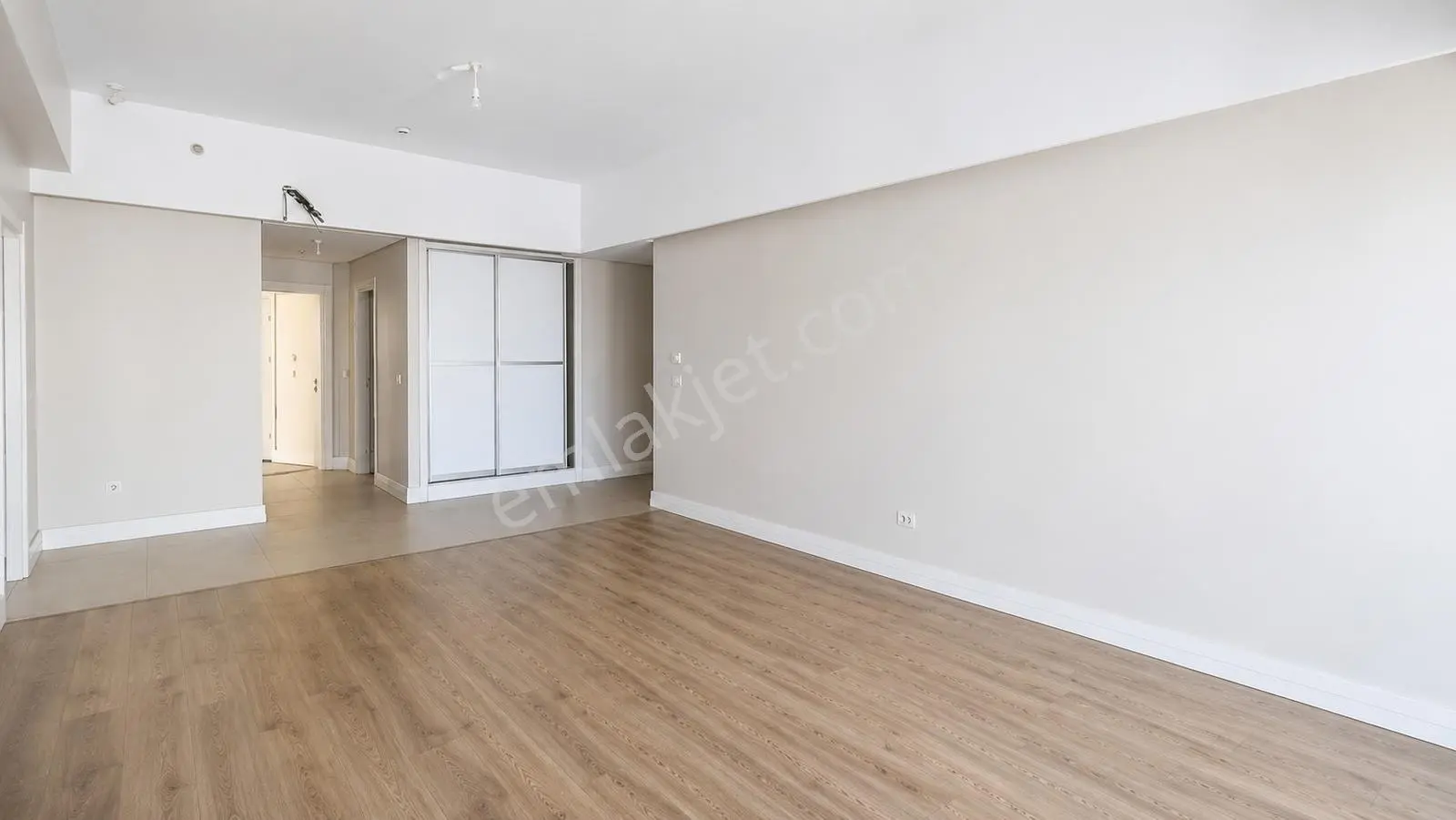 Atakent İstanbul Sarayları Sitesi 2+1 Kapalı Mutfaklı
