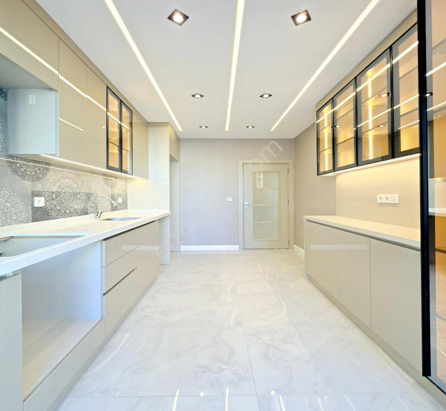 Barış Mahallesinde Site İçi Lüks Dekorlu 3+1 Satılık Daire - Görsel 9