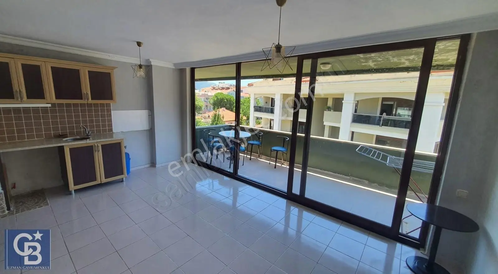 Marmaris Merkezde Havuzlu Binada Kiralık 1+1 3. Kat Daire - Görsel 8