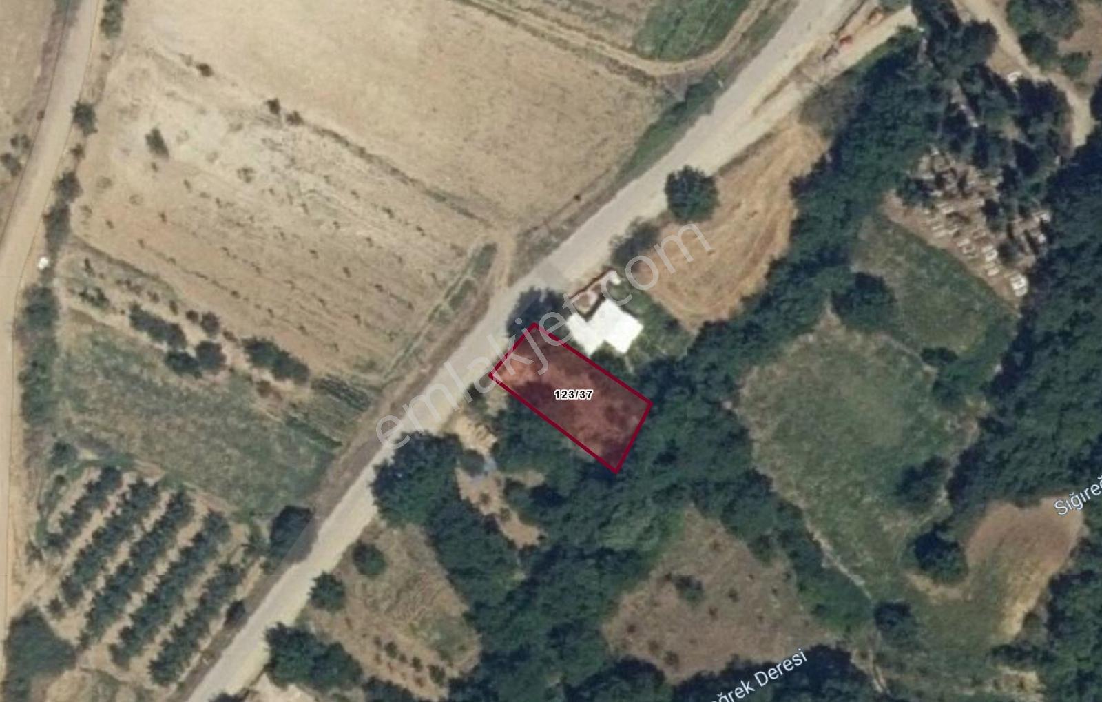 Bursa İnegöl Karagölette Asfalt Cepheli 411 M² Köyiçi Tarla