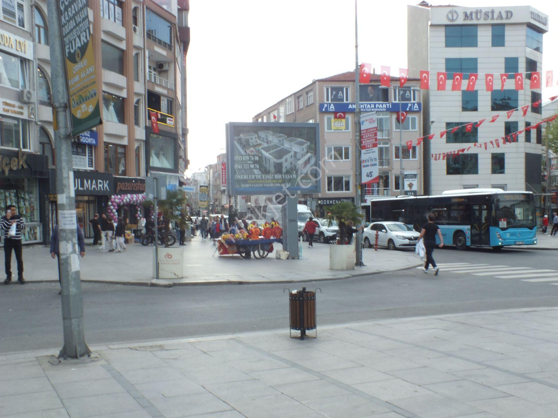 Çorlu Reşadiye'de Meydan Manzaralı Satılık 2+1 Daire - Görsel 17