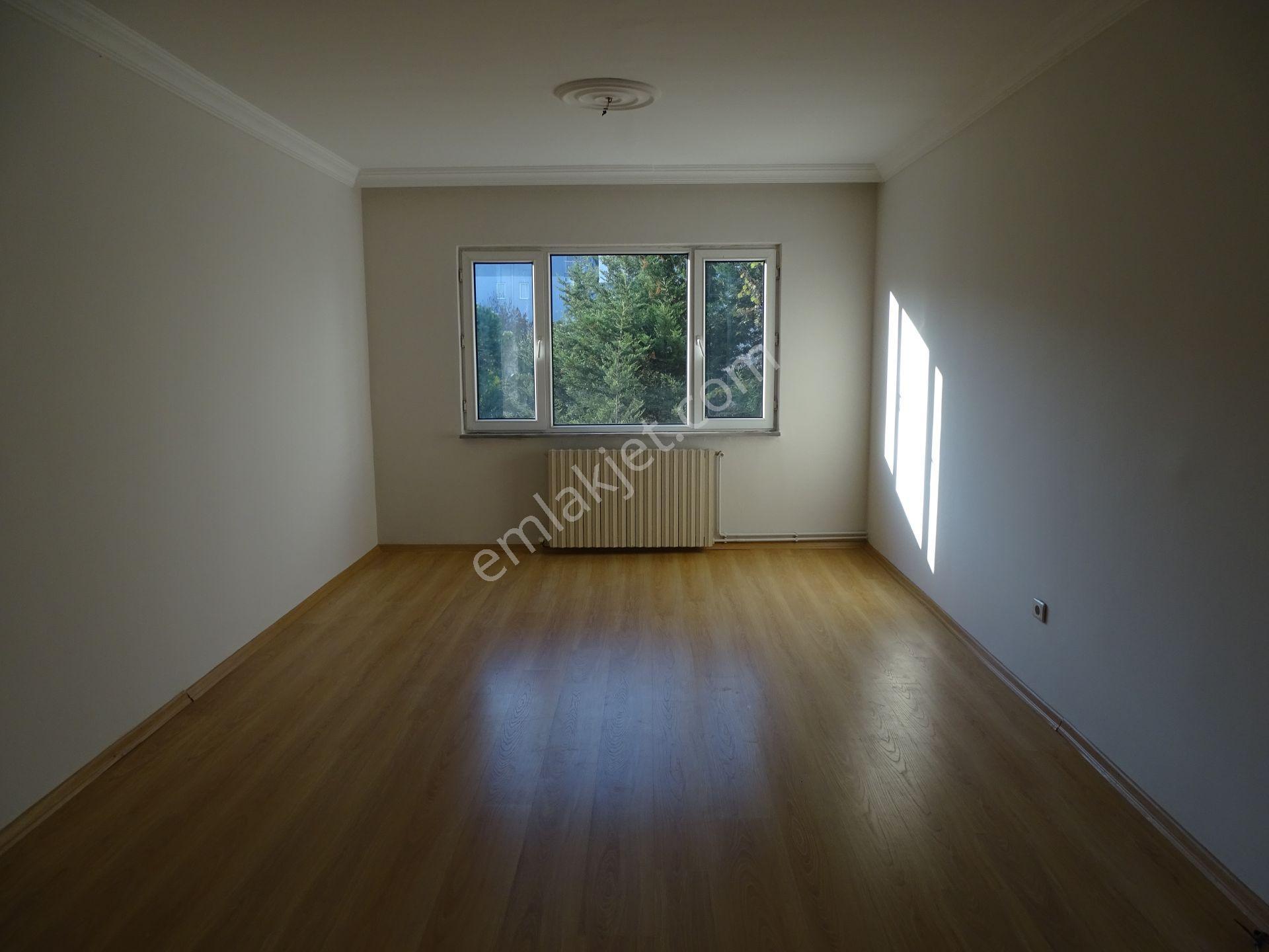 İstinye Boğaziçi Sitesi'nde 3+1 Kombili Arakat Daire - Görsel 2