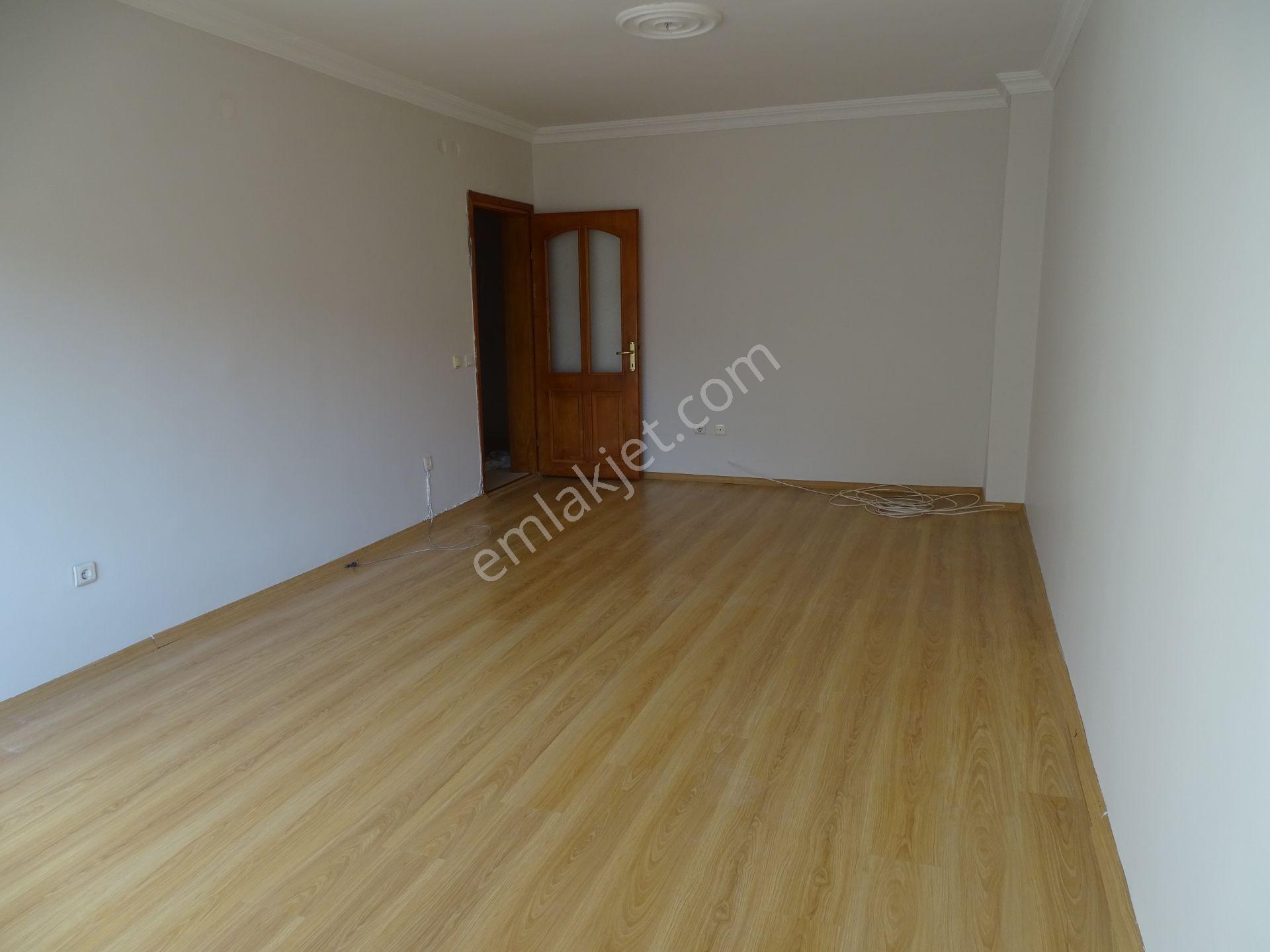 İstinye Boğaziçi Sitesi'nde 3+1 Kombili Arakat Daire - Görsel 5