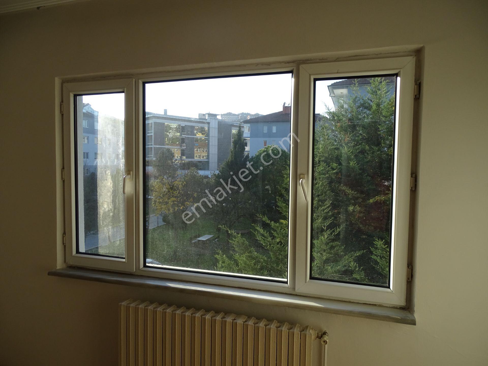 İstinye Boğaziçi Sitesi'nde 3+1 Kombili Arakat Daire - Görsel 3