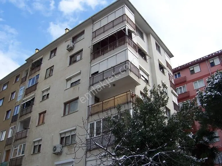 Erenköy Minibüs Cad.de Büyük Fırsat Satılık Daire 3+1,155m2.