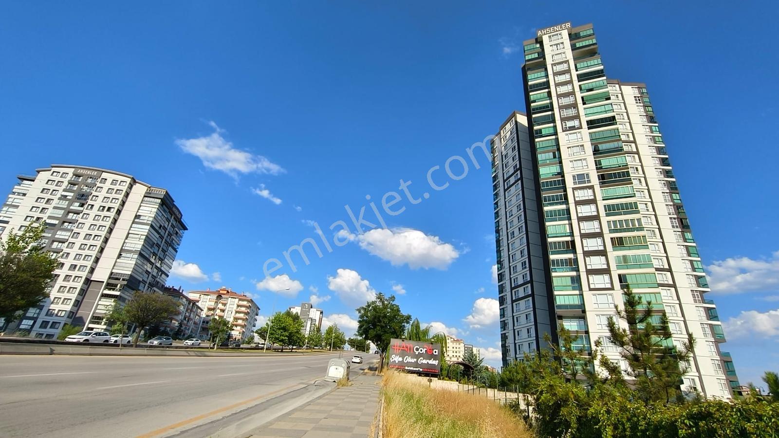 Batıkent'te Ahsenler Zirve Konutlarında Lüks 4,5+1 Satılık Daire