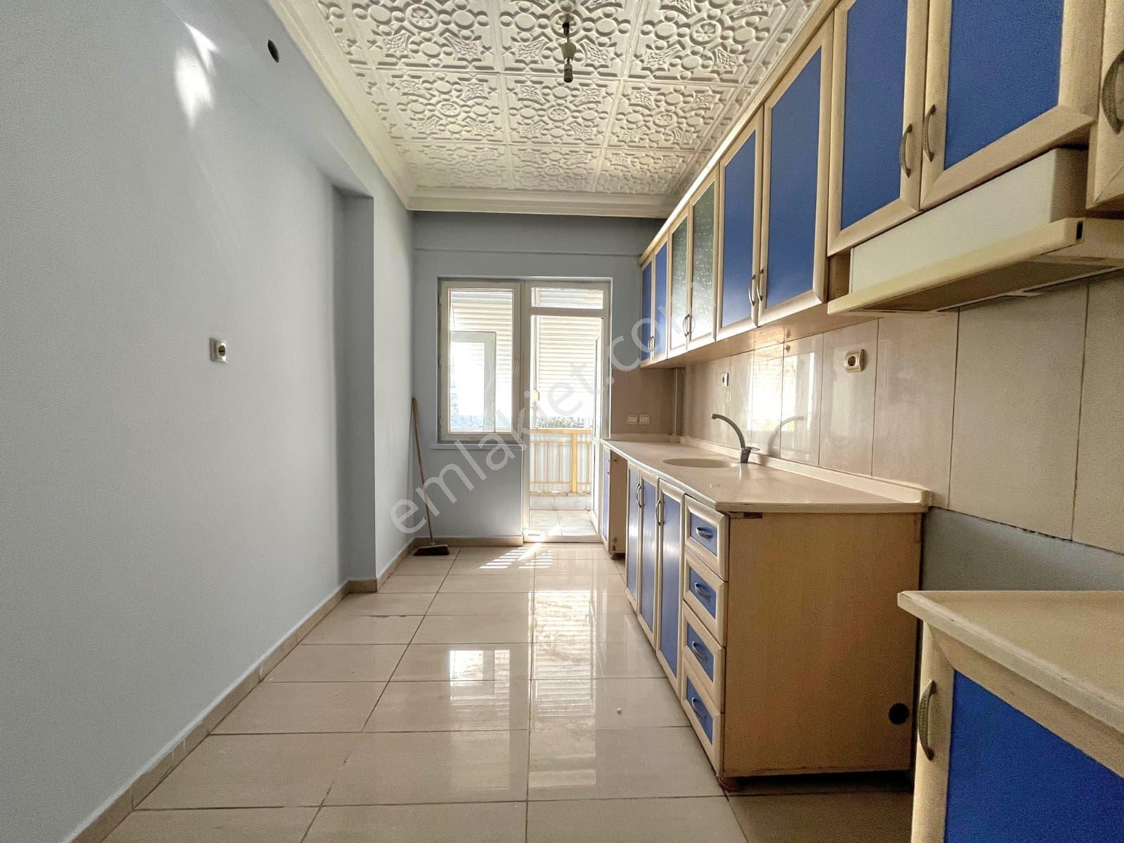 Gold Düğün Karşısı Eminevime Uygun 3+1 180 M2 1.kat Daire