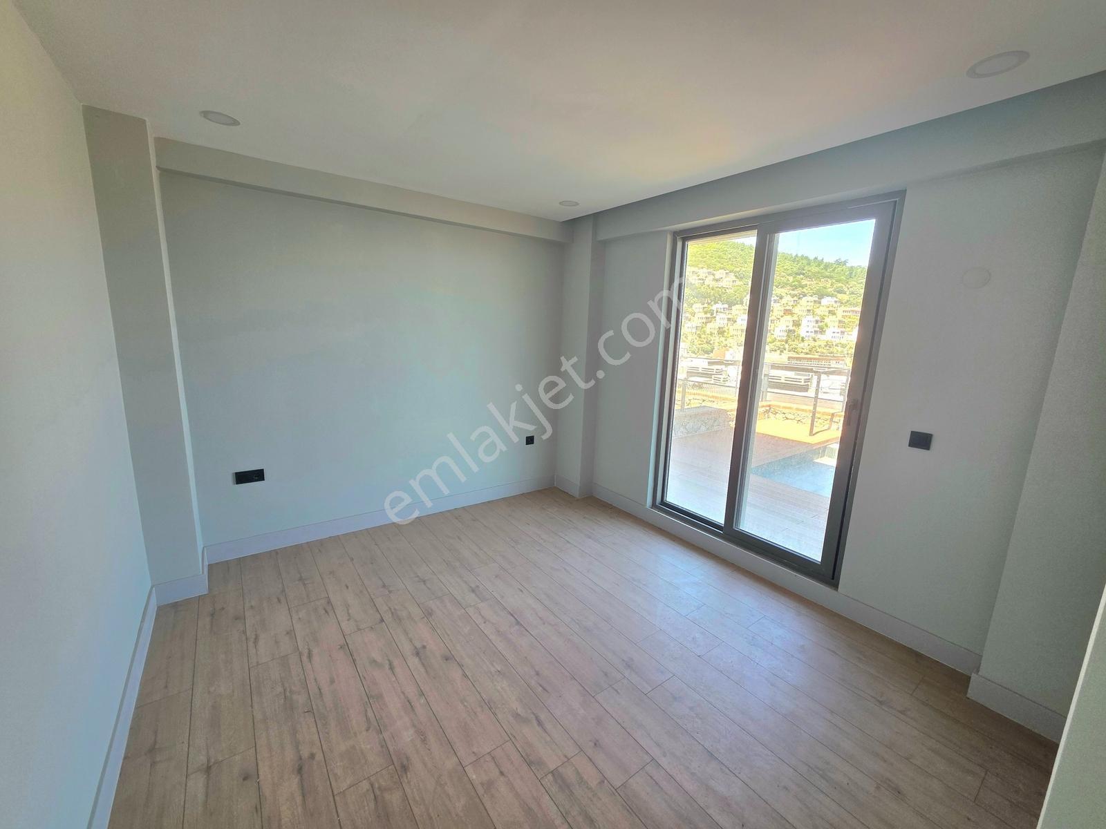 Kıyıkışlacıkta Deniz Manzaralı Ultra Lüks Satılık Müstakil Villa - Görsel 17