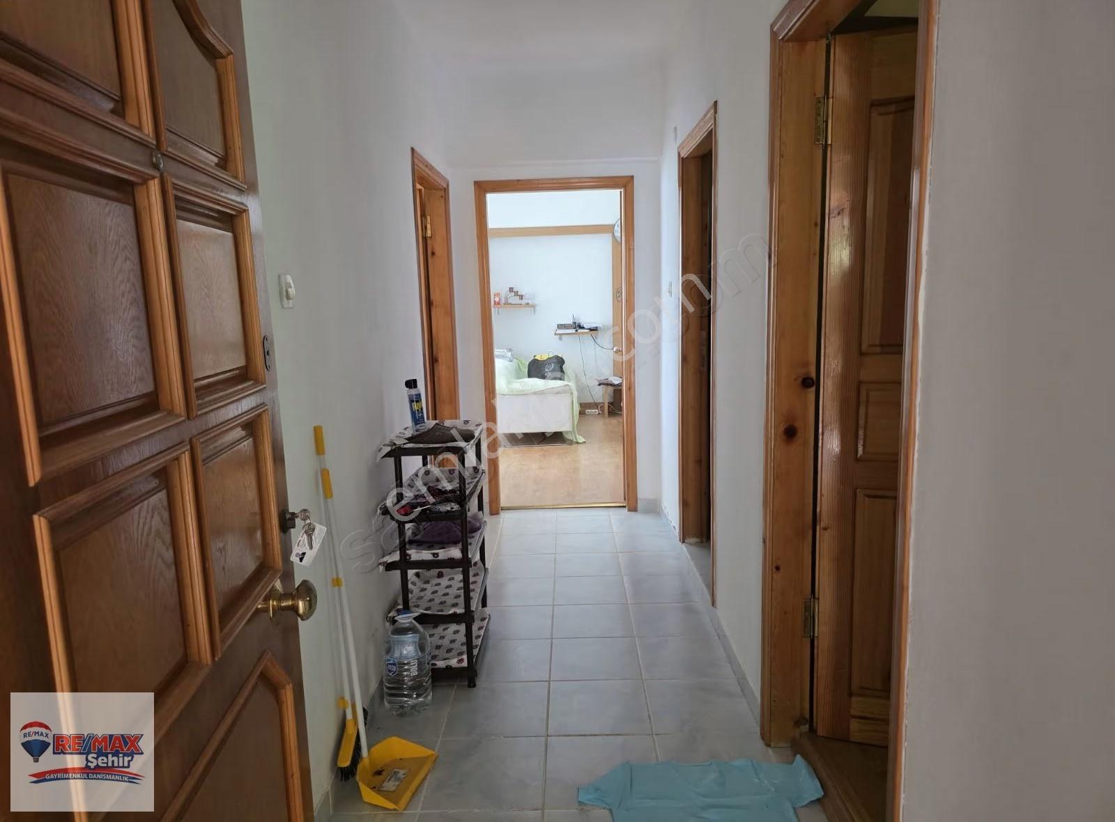 Re/max'dan Esenköy'de Satılık 2 Katlı Müstakil Ev - Görsel 2