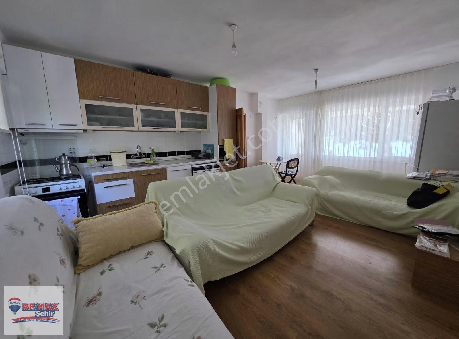 Re/max'dan Esenköy'de Satılık 2 Katlı Müstakil Ev - Görsel 5