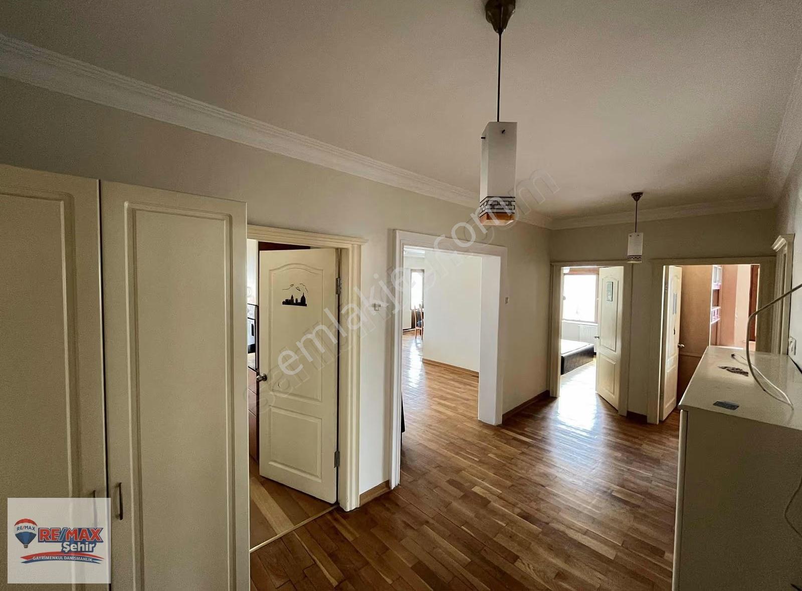 Remax Şehir Yalova Fatih Cd. Üzerinde Satılık Geniş 3+1 Daire - Görsel 23