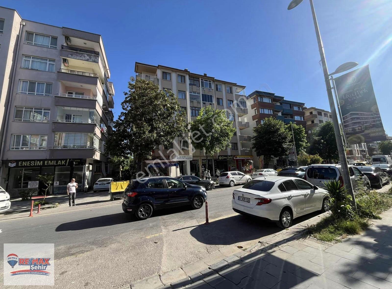 Remax Şehir Yalova Fatih Cd. Üzerinde Satılık Geniş 3+1 Daire - Görsel 16