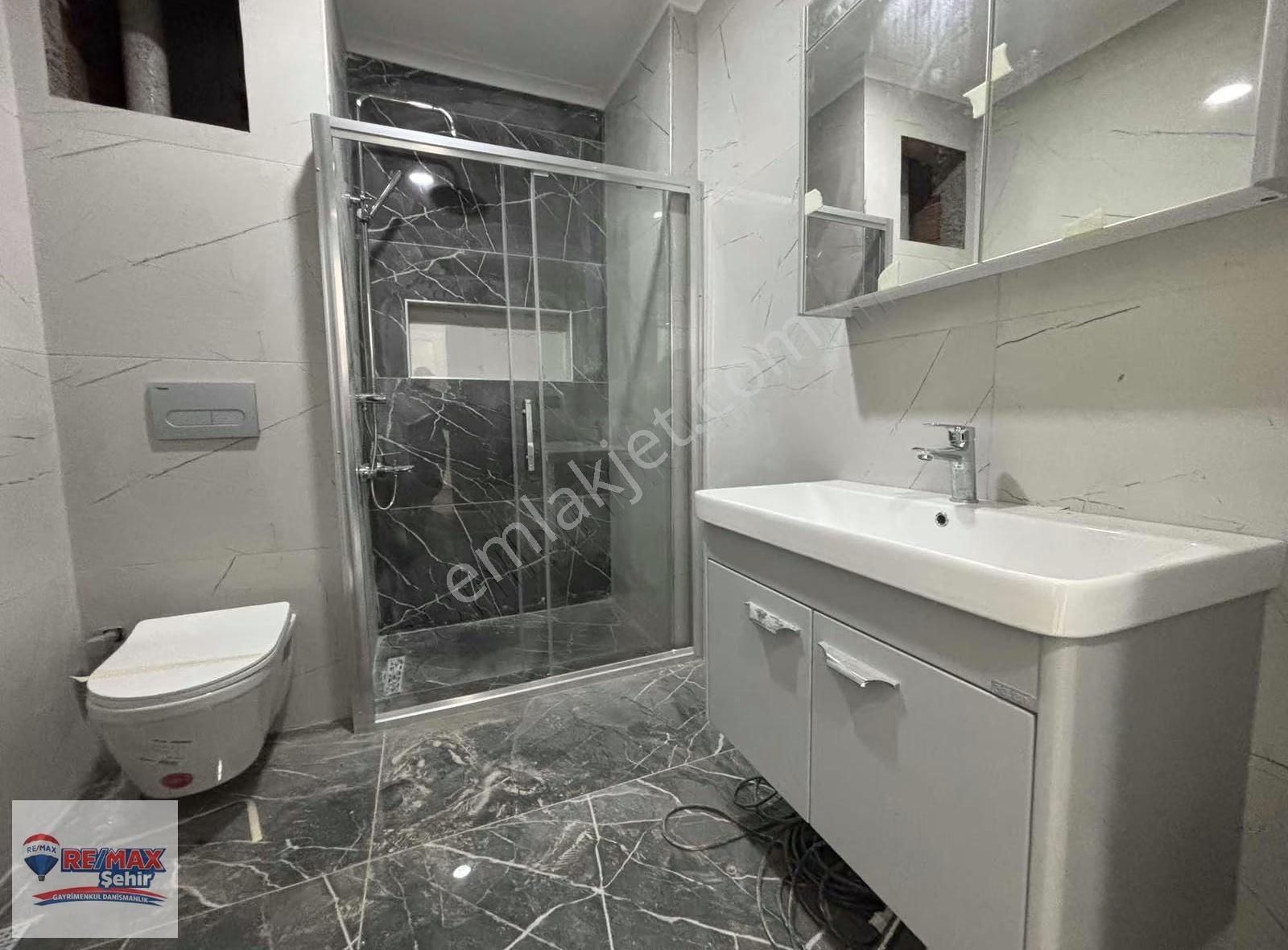 Remax Şehir'den Kadıköy Özden Mah. Havuzlu Lüks 1+1 - Görsel 31